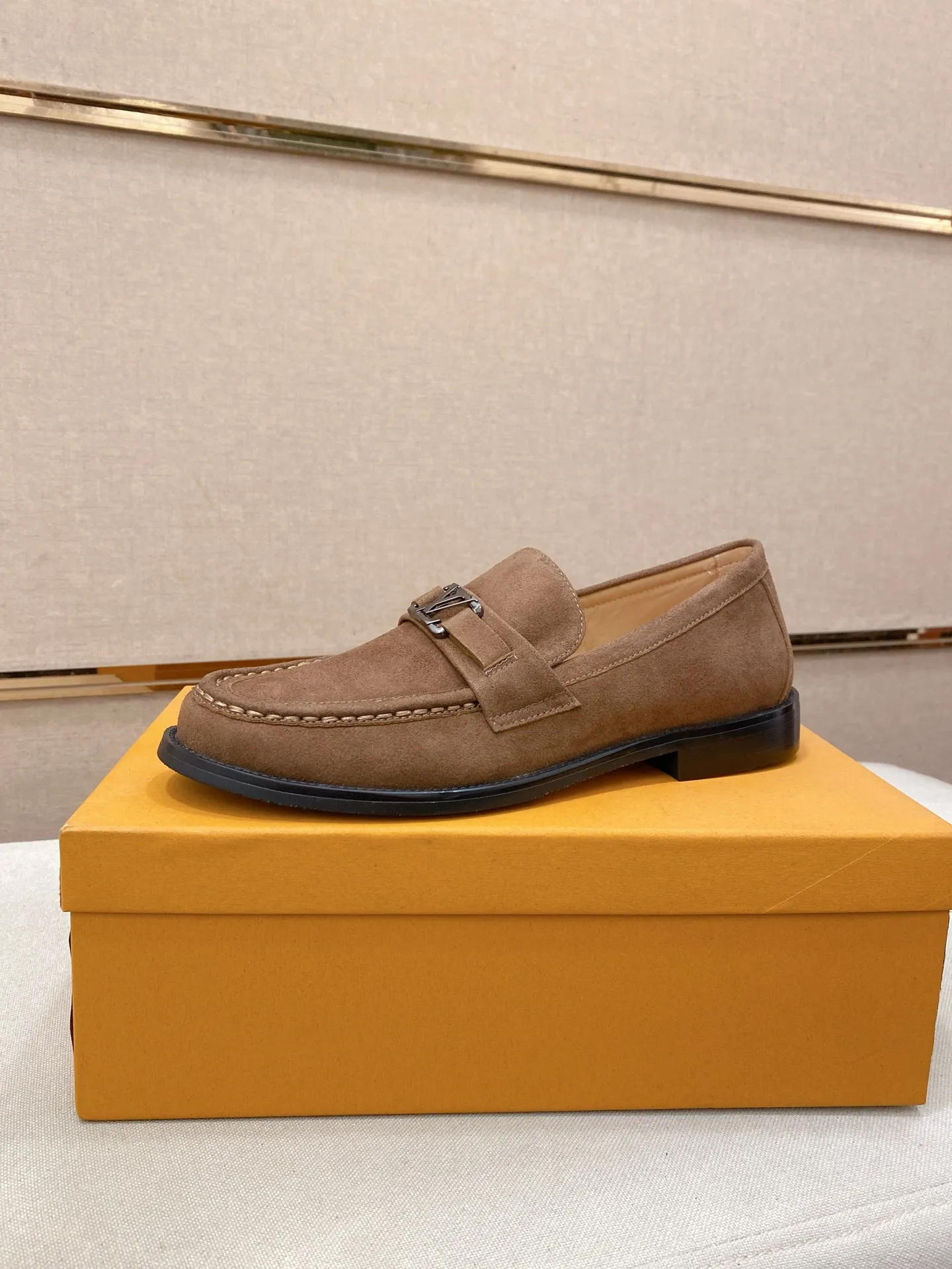 Men's shoes 💰 500💰⚡️New models available⚡️Louis Vuitton (Louis Vuitton/LV) casual, business formal wear! Made with pure Italian craftsmanship, the upper is made of first-layer cowhide, which is full of texture! The lining is cowhide and the original rubber leather shoe outsole. The style is atmospheric and comfortable! Positive code 38-44